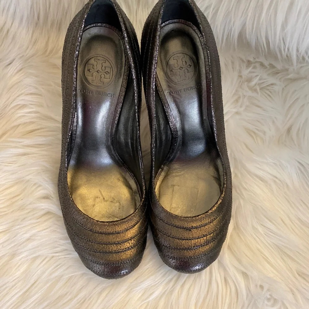 tory burch metallic pumps